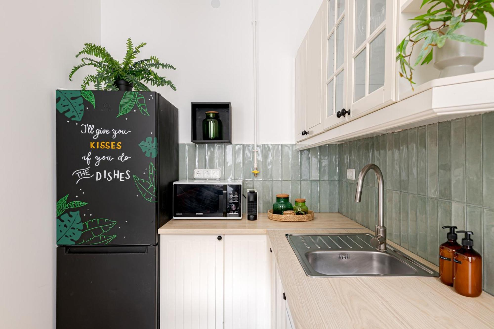 Jungle Aesthetics Downtown Apartman Aircon And Garage Parking ブダペスト エクステリア 写真