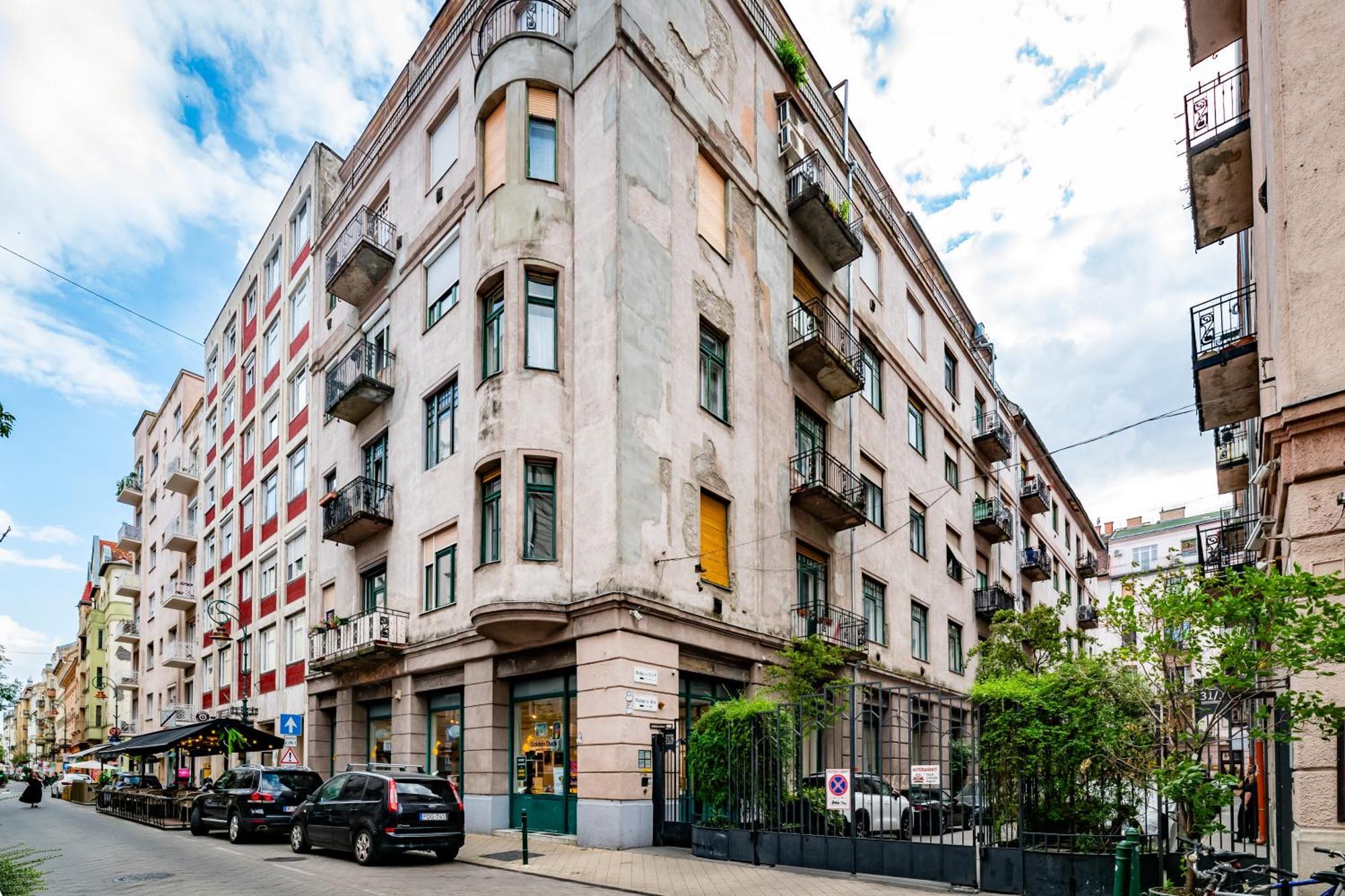 Jungle Aesthetics Downtown Apartman Aircon And Garage Parking ブダペスト エクステリア 写真
