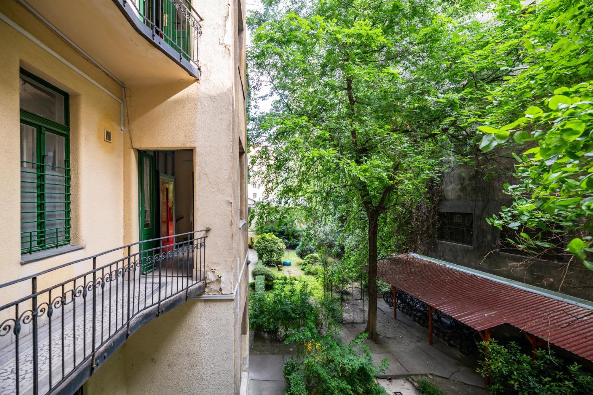 Jungle Aesthetics Downtown Apartman Aircon And Garage Parking ブダペスト エクステリア 写真